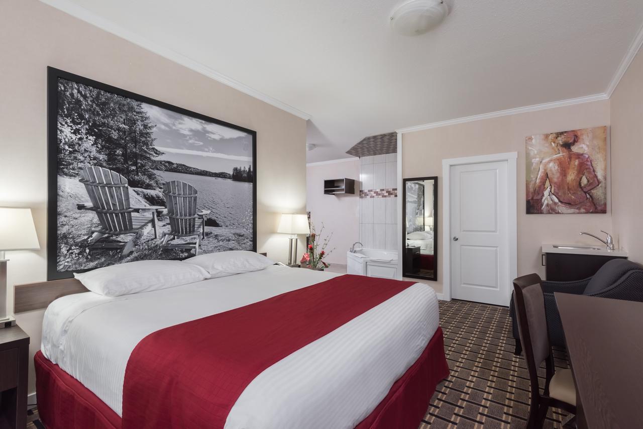 Super 8 By Wyndham Watrous Motel Buitenkant foto