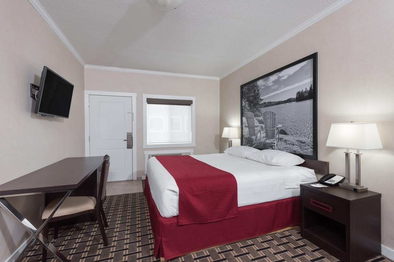 Super 8 By Wyndham Watrous Motel Buitenkant foto