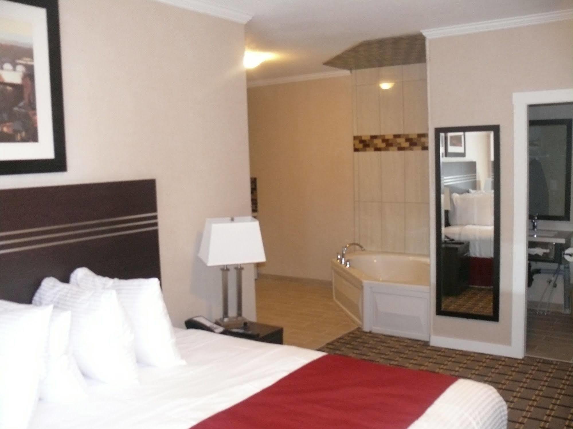Super 8 By Wyndham Watrous Motel Buitenkant foto