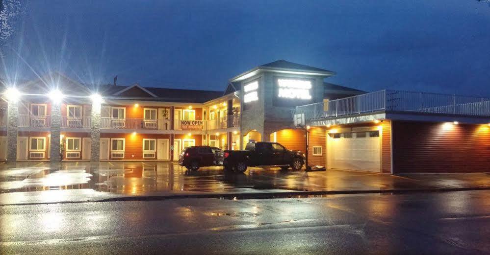 Super 8 By Wyndham Watrous Motel Buitenkant foto