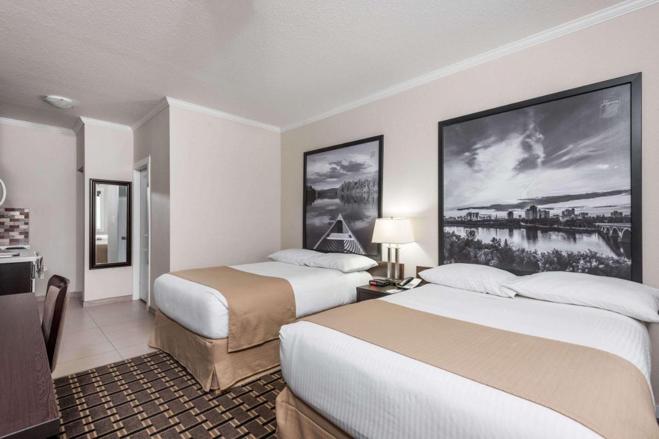 Super 8 By Wyndham Watrous Motel Buitenkant foto