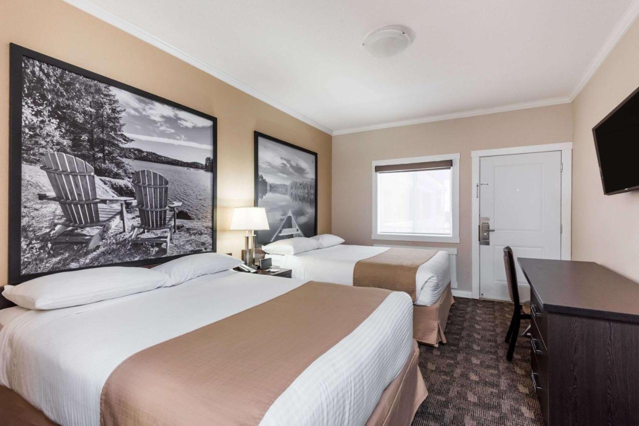Super 8 By Wyndham Watrous Motel Buitenkant foto