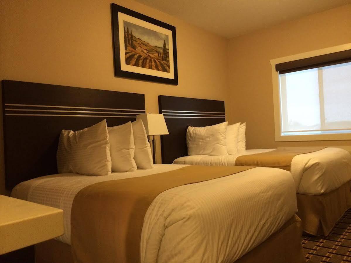 Super 8 By Wyndham Watrous Motel Buitenkant foto