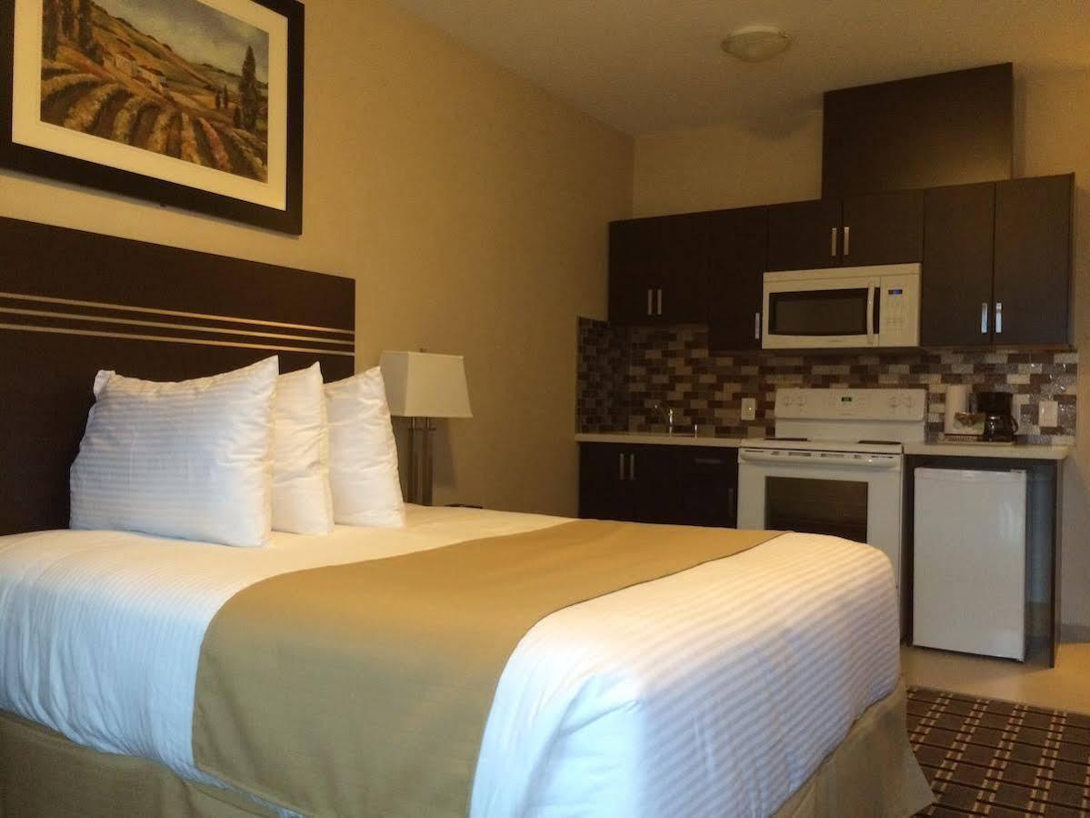 Super 8 By Wyndham Watrous Motel Buitenkant foto